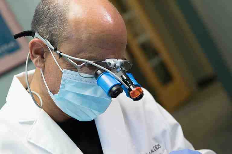 How much should a dentist produce per hour?