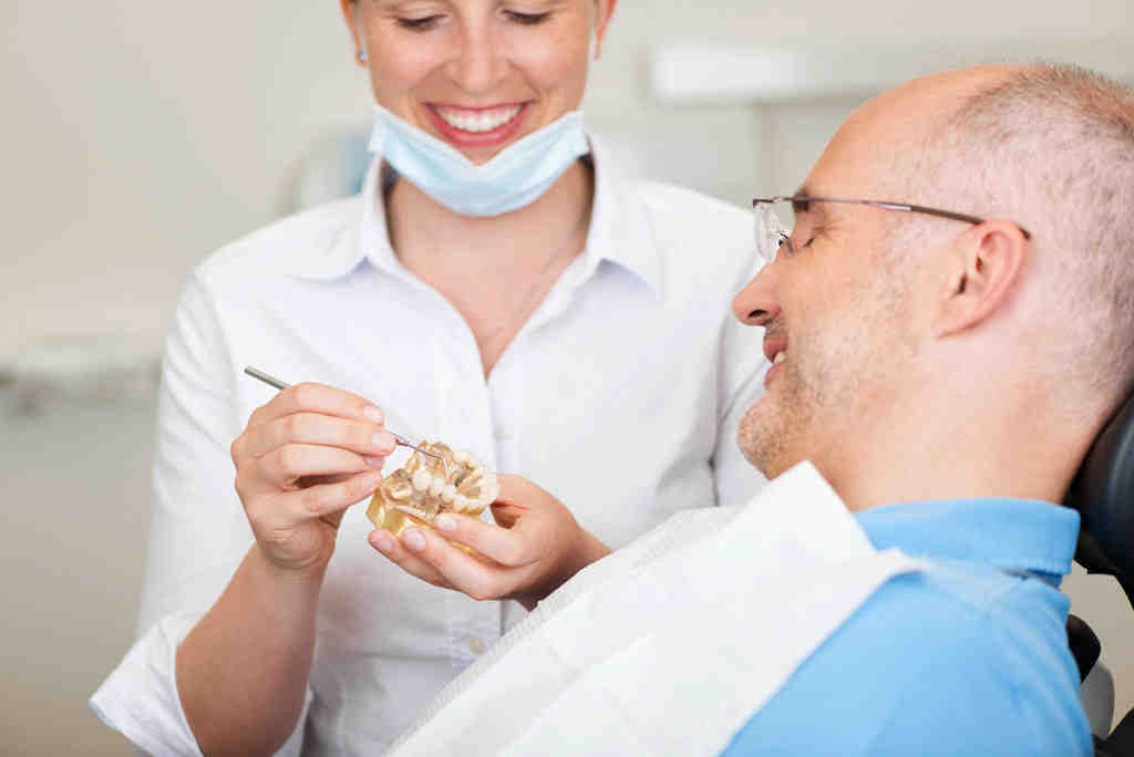 What is the difference between a holistic dentist regular dentist?