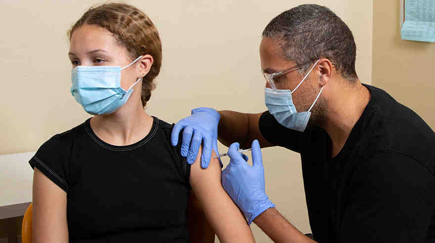 How many members does community health group have?